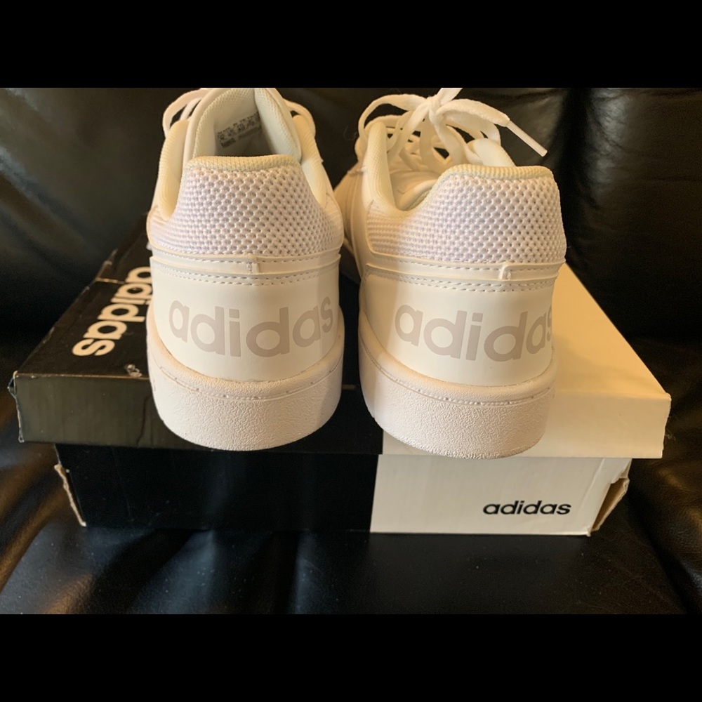 Adidas women’s size 8 Hoops 2.0. Brand new!🏀🏀🏀